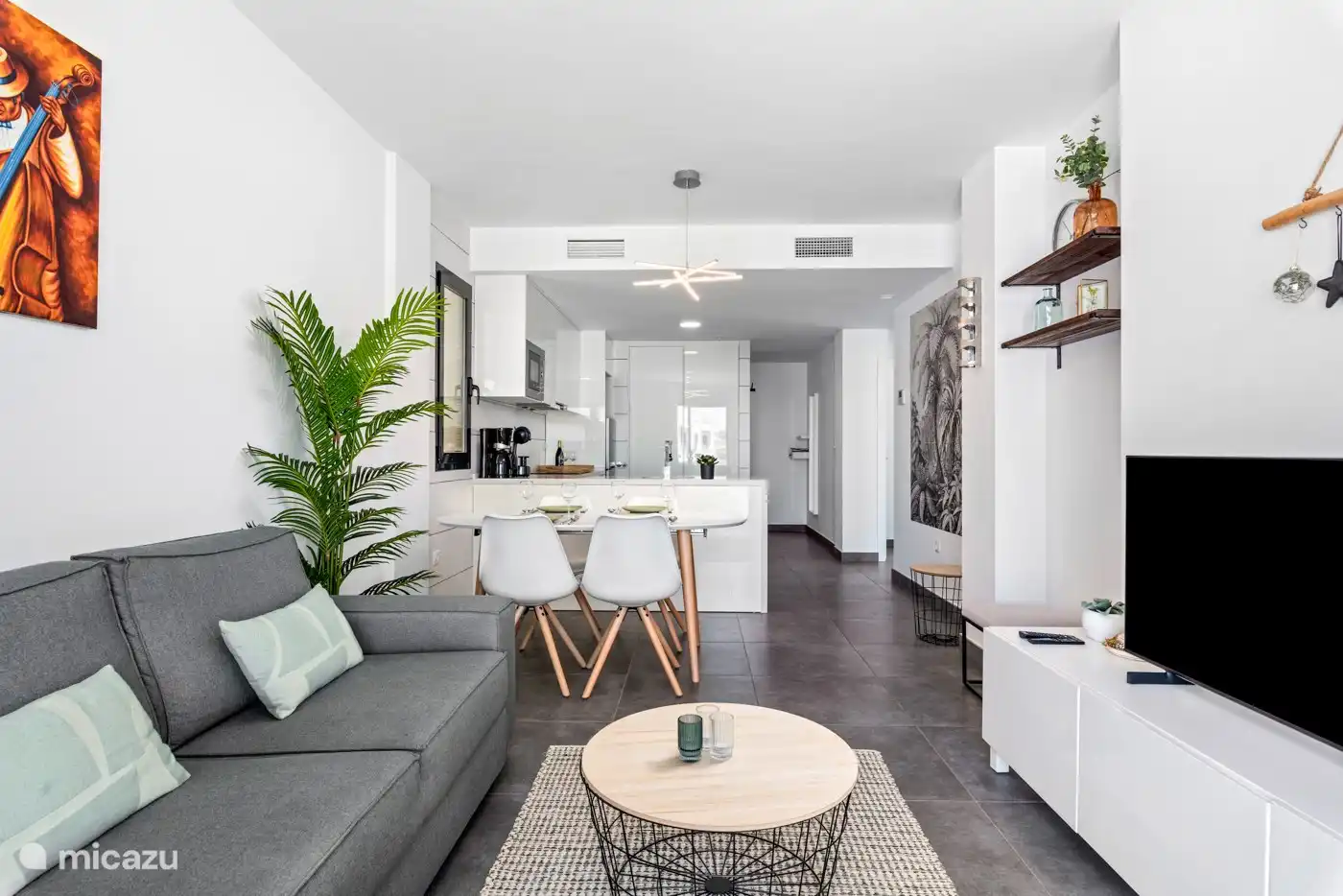 Das geräumige Wohnzimmer.