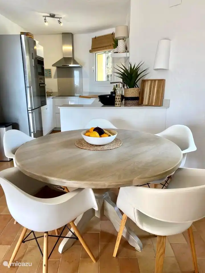 Cuisine ouverte attenante au salon