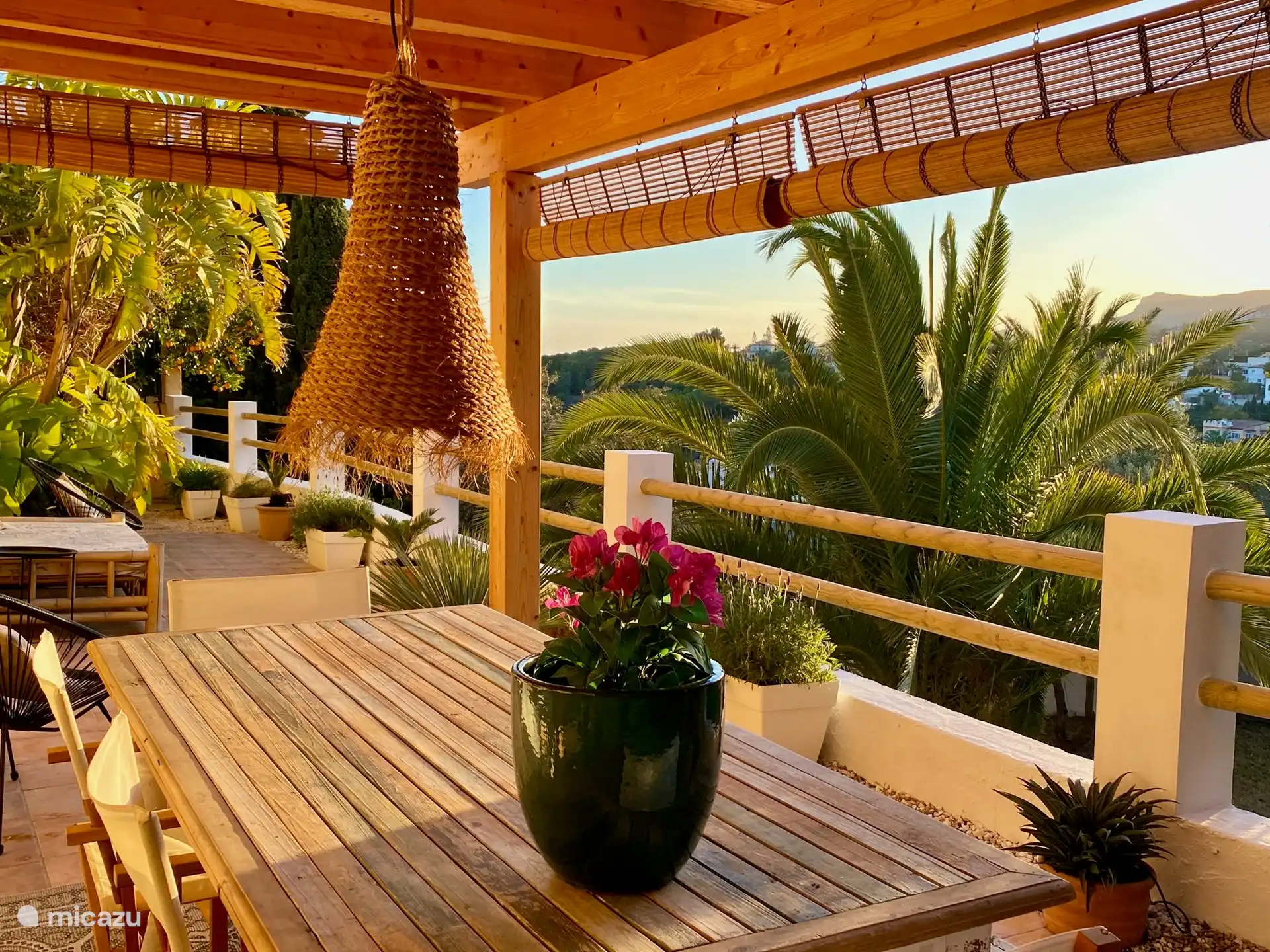 Pergola ombragée dans le jardin privé de Casa Bindi