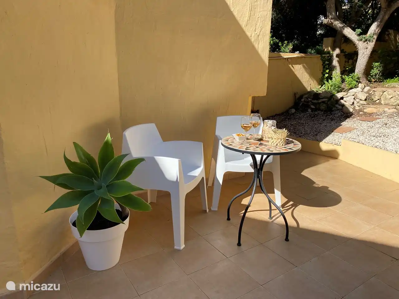 Terrasse au jardin de devant