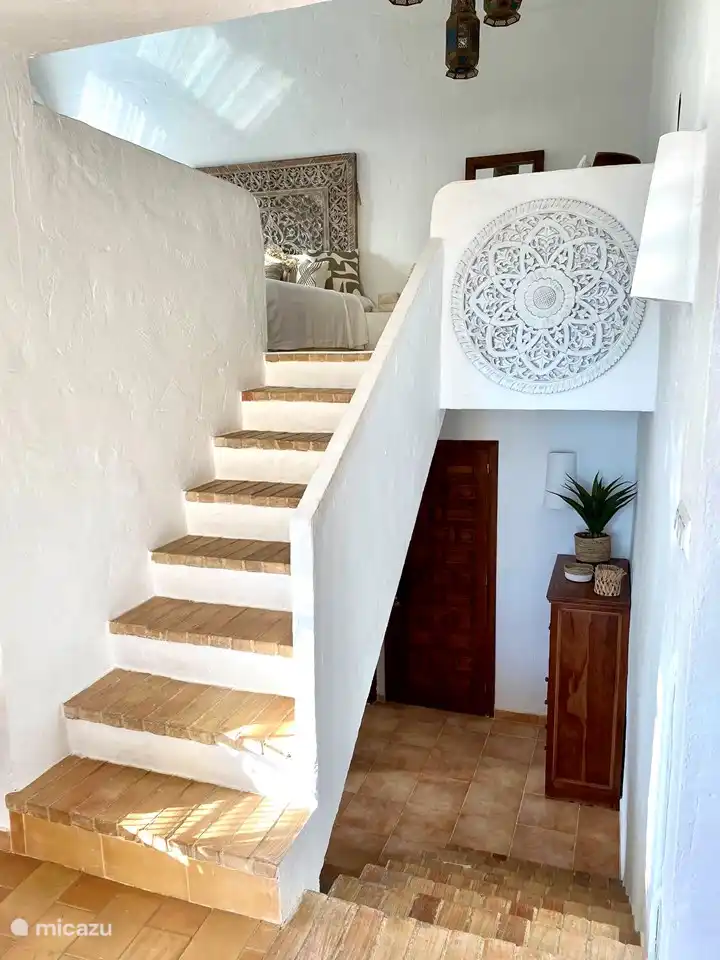 Les niveaux divisés le rendent très spacieux