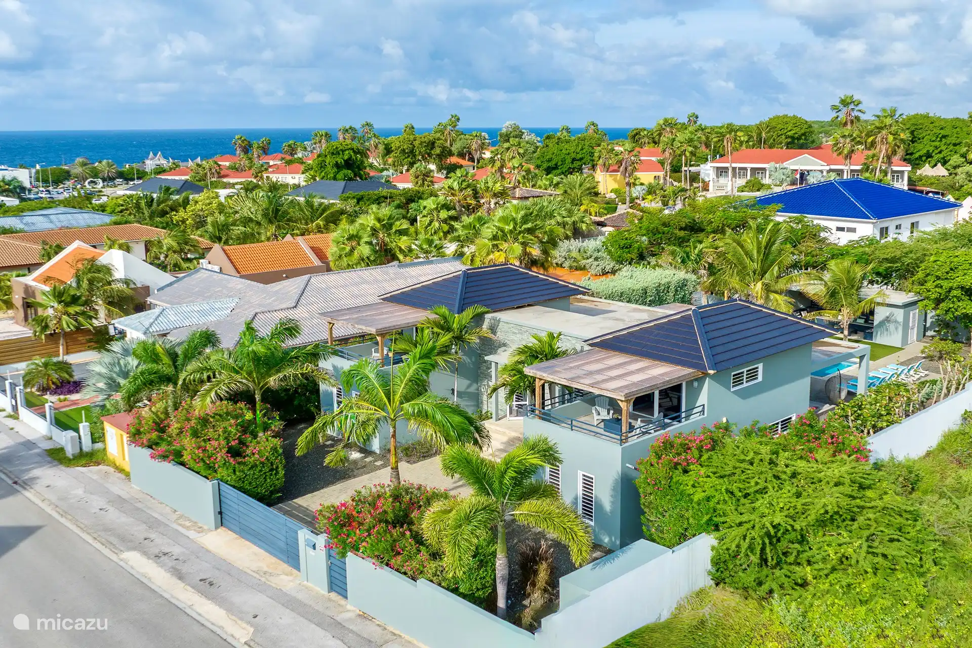 Vue latérale de la villa