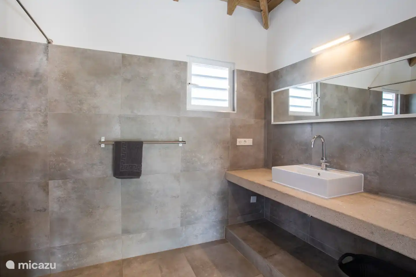 Salle de bain sous un autre angle