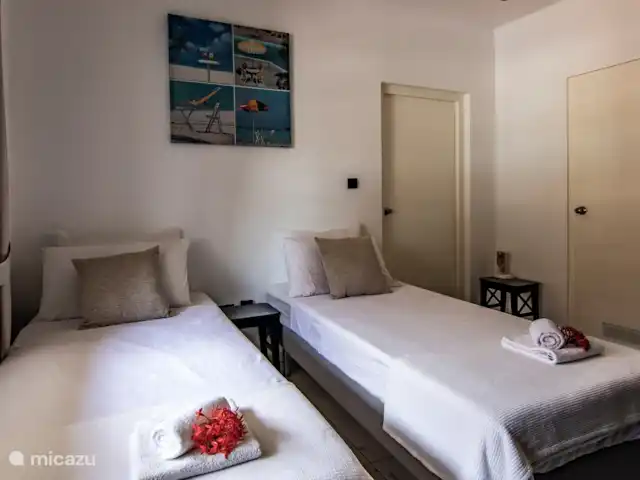 Chicos Seru Hulanda Resort en Curazao, Curazao Centro, Abrahamsz - apartamento Ambos dormitorios tienen armarios.