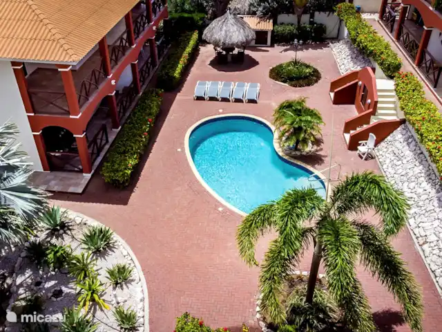 Chicos Seru Hulanda Resort en Curazao, Curazao Centro, Abrahamsz - apartamento El apartamento tiene vista a la piscina.