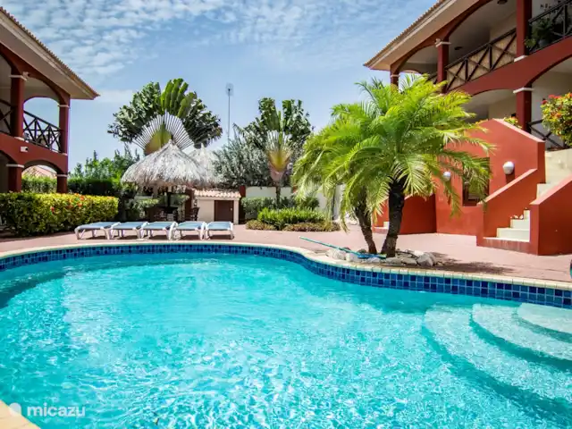 Chicos Seru Hulanda Resort en Curazao, Curazao Centro, Abrahamsz - apartamento La piscina es de uso comunitario.