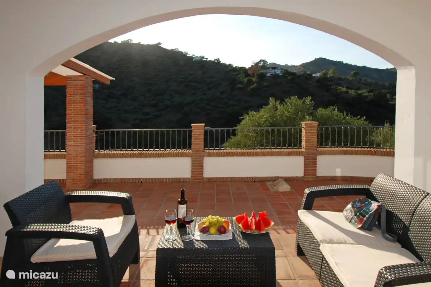 Coin cosy pour déguster un verre de vin.