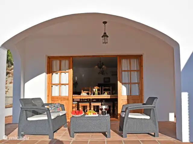 Villa Los Pinos huren in Spanje, Costa del Sol, Comares - villa Deuren die rechtstreeks van het terras naar de woonkamer leiden.