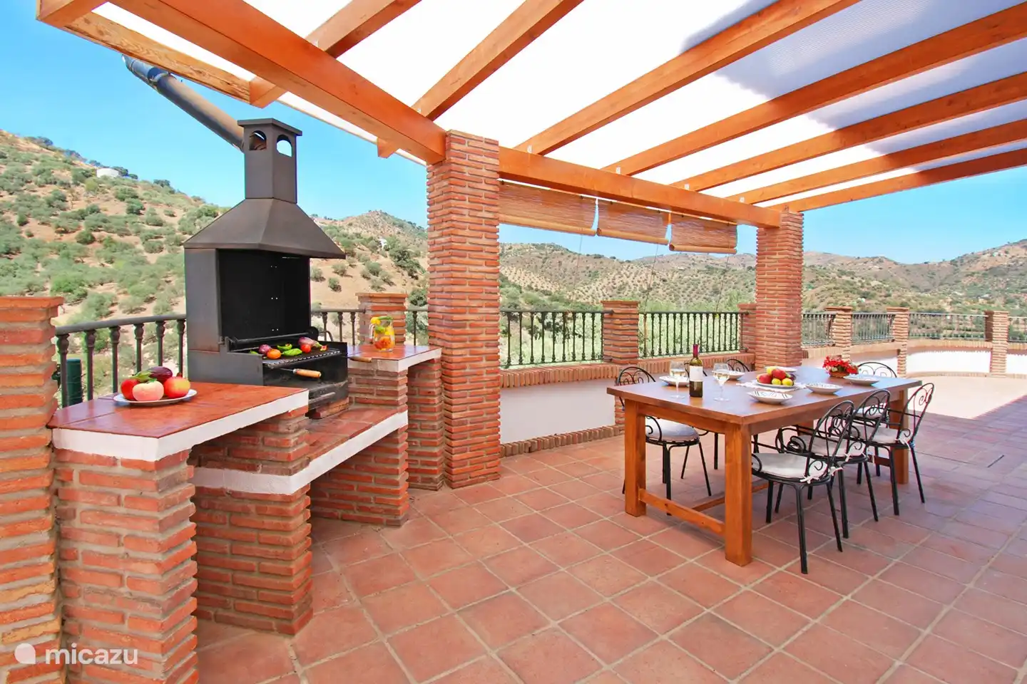 Barbecue, salle à manger et zone de détente !