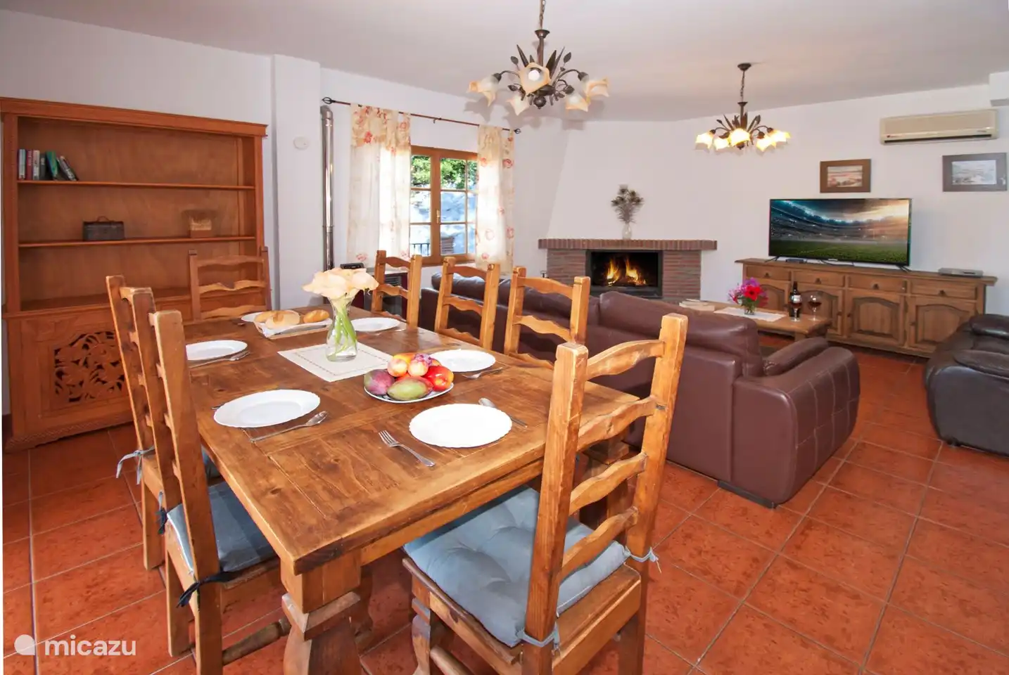 Belle salle à manger.