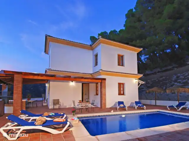 Villa Los Pinos huren in Spanje, Costa del Sol, Comares - villa De villa bij nacht!
