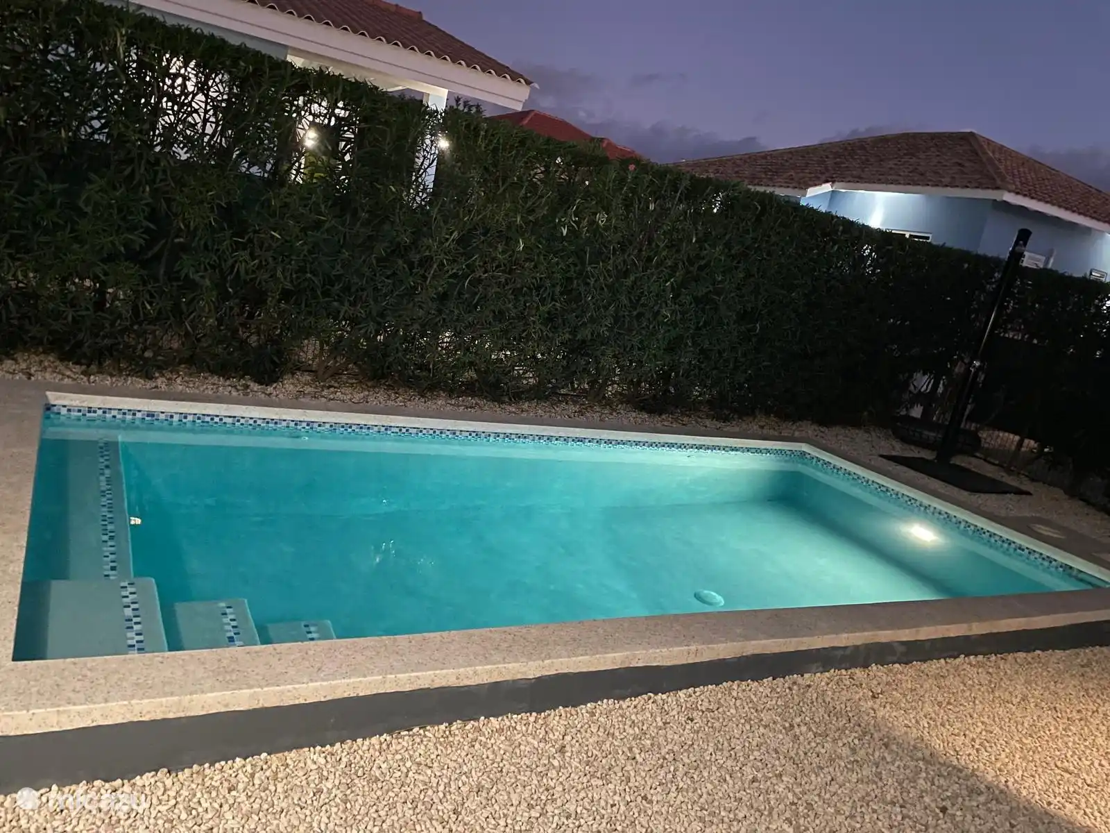 Pool mit Beleuchtung.