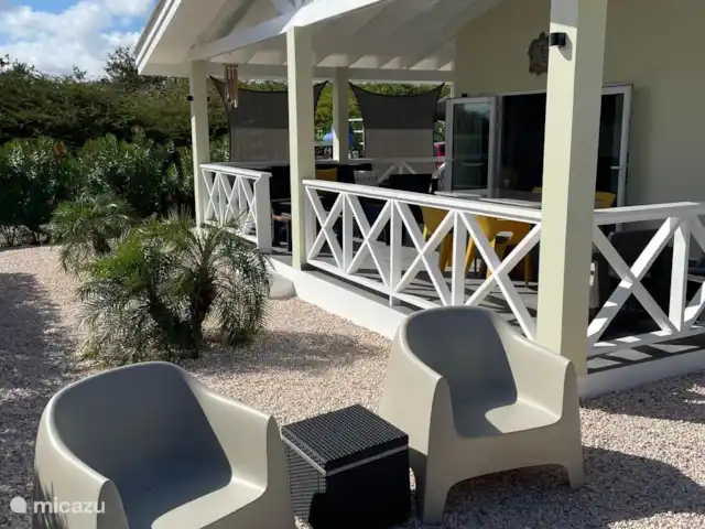 Location de Vacances Curaçao, Banda Abou (ouest), Fontein, villa - Casa Carta Neue Stühle. Haus neu gestrichen.