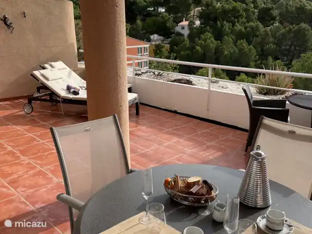 Bonita Vista Altea | Espagne, Costa Blanca, Altea - appartement Table à manger (avec 4 chaises) sur terrasse.