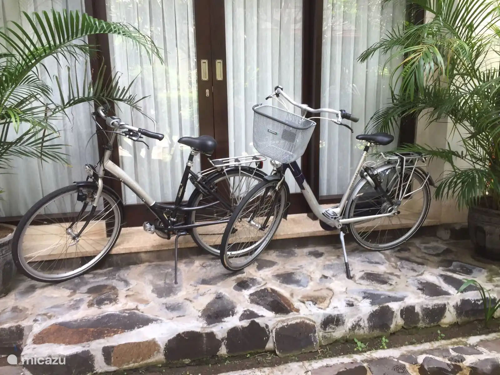 Includes 2 Dutch bicycles.