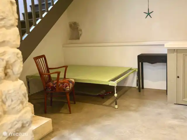 casa rural / cabaña en Francia, Lot, Marminiac – Bella Boissierette 'Pura' ¿Pasillo extra espacioso en la planta baja con acceso al dormitorio y al baño y para el almacenamiento de vinos comprados?