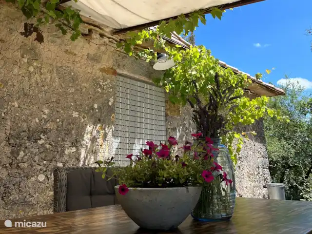 casa rural / cabaña en Francia, Lot, Marminiac – Bella Boissierette 'Pura' terraza Pure