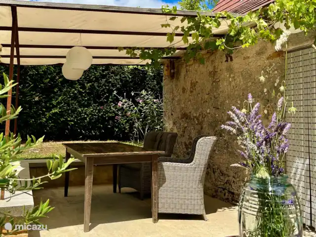 casa rural / cabaña en Francia, Lot, Marminiac – Bella Boissierette 'Pura' de nuevo la terraza de Pure