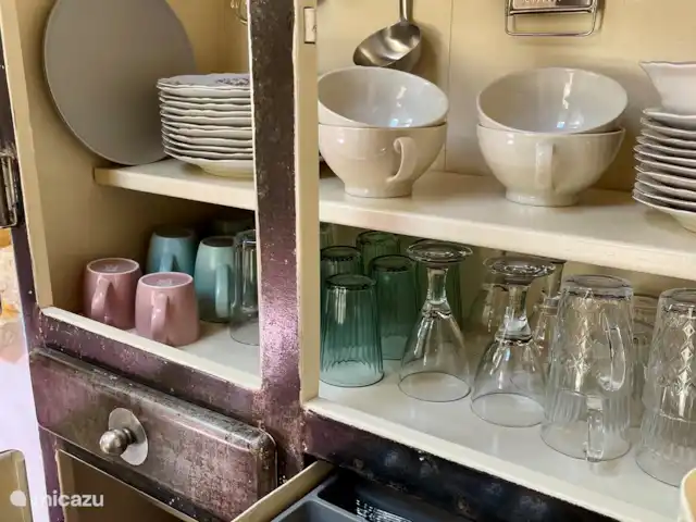 casa rural / cabaña en Francia, Lot, Marminiac – Bella Boissierette 'Pura' el armario con utensilios de cocina