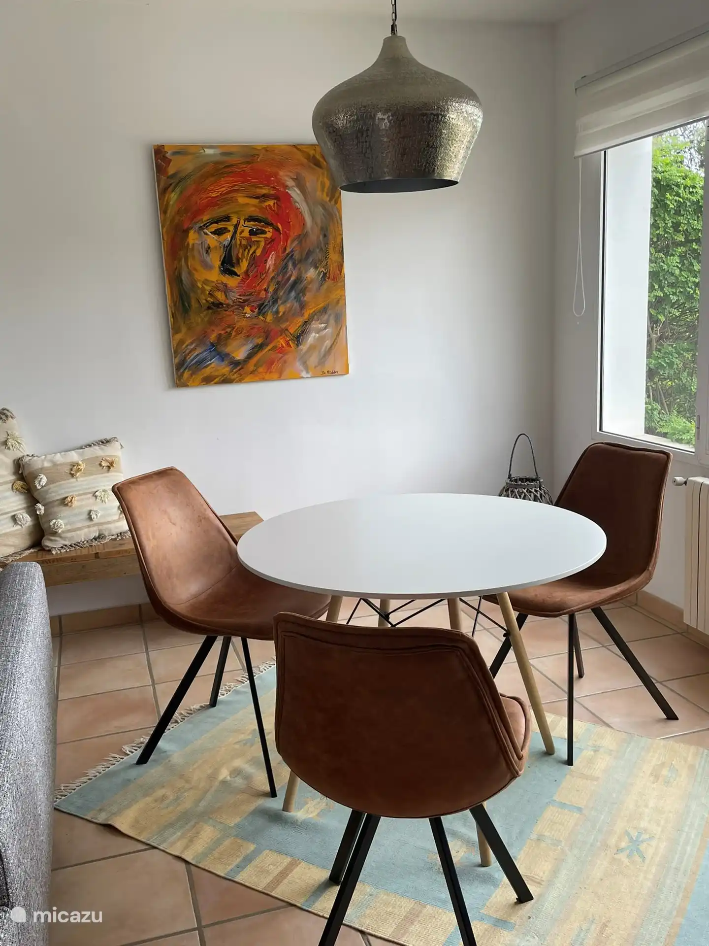 Nice corner to play board games.