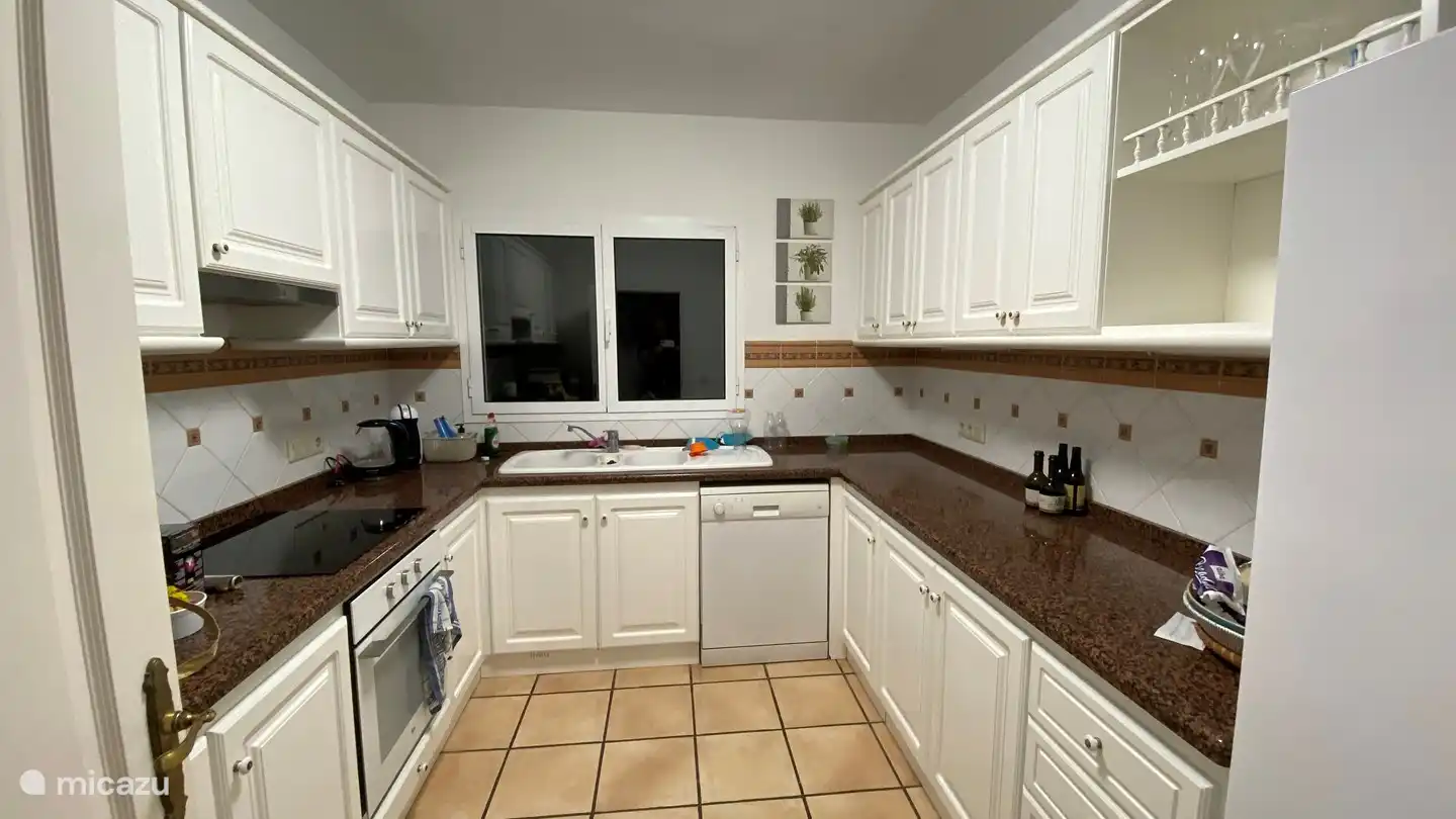 Fully equipped kitchen. With induction hob, oven etc
