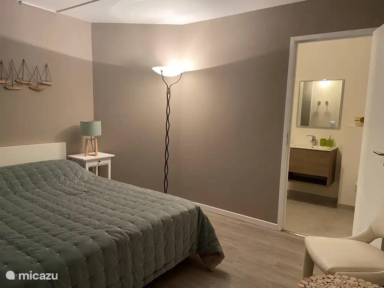 Bedroom 5 with private shower