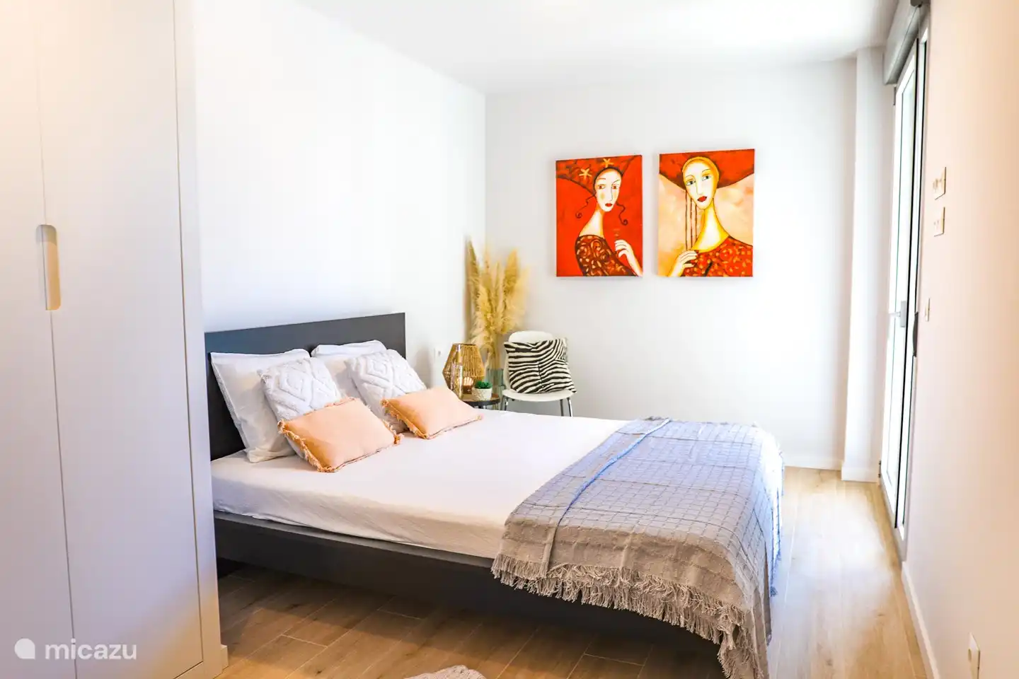 Schlafzimmer mit Doppelbett