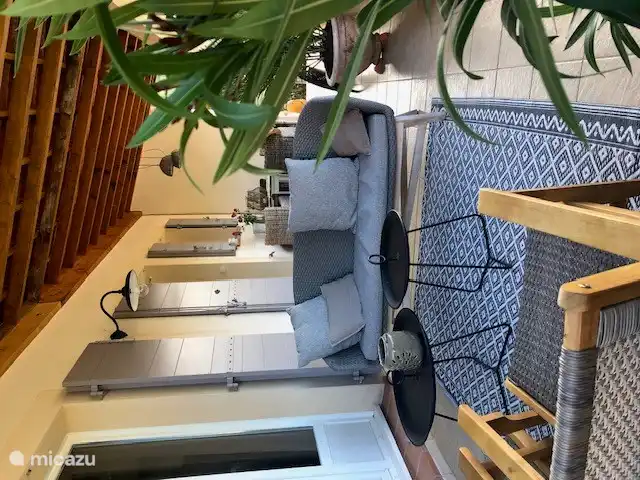 Terrasse zu Hause unter Dach