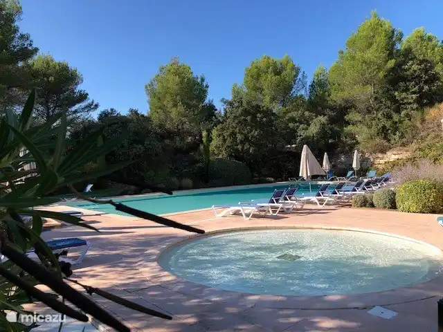 großes Freibad mit Kinderbecken