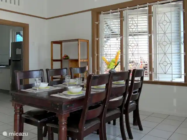Villa Dushi Bida avec vue sur la mer ! | Curaçao, Curaçao-Centre, Piscadera - villa La salle à manger est adaptée pour 6 personnes. De la fenêtre vous regardez sur la piscine