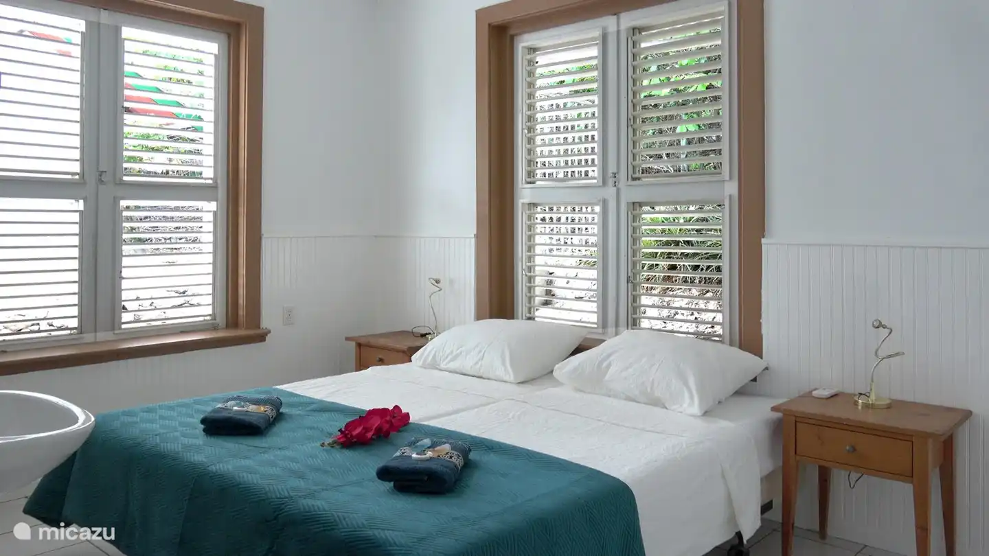 La troisième chambre dispose également de deux lits simples (0,90x2,00 mètres) placés ensemble, mais vous pouvez les placer séparément si vous le souhaitez.