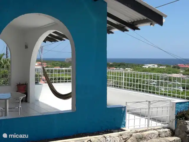 Villa Dushi Bida avec vue sur la mer ! | Curaçao, Curaçao-Centre, Piscadera - villa La véranda avant offre une vue sur l'océan.