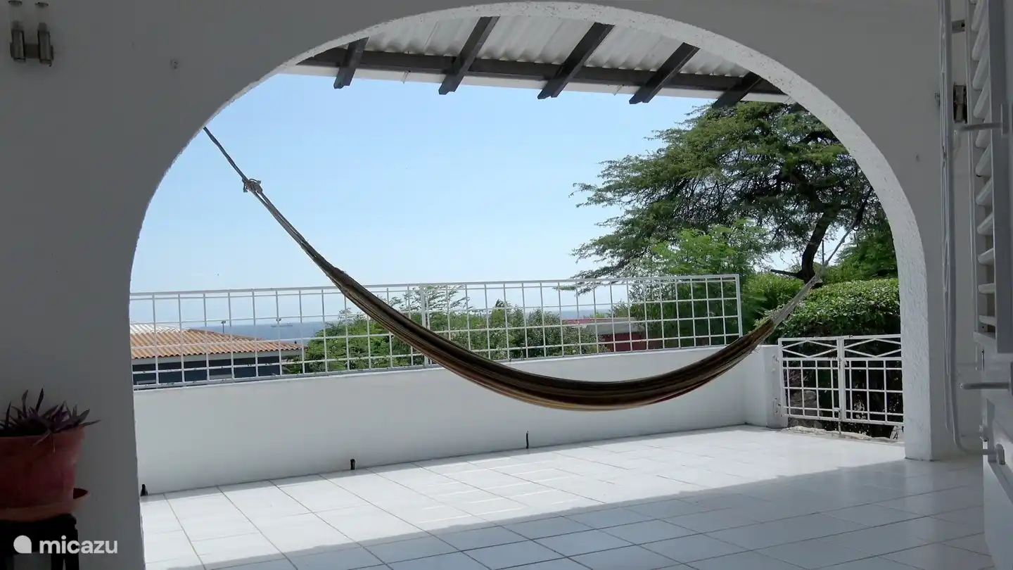 Faites une bonne sieste dans le hamac de la véranda.