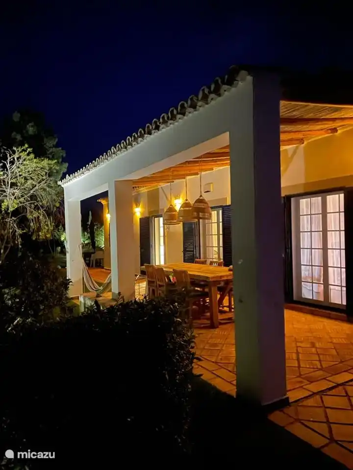 Heerlijke zomerse avonden onder de veranda