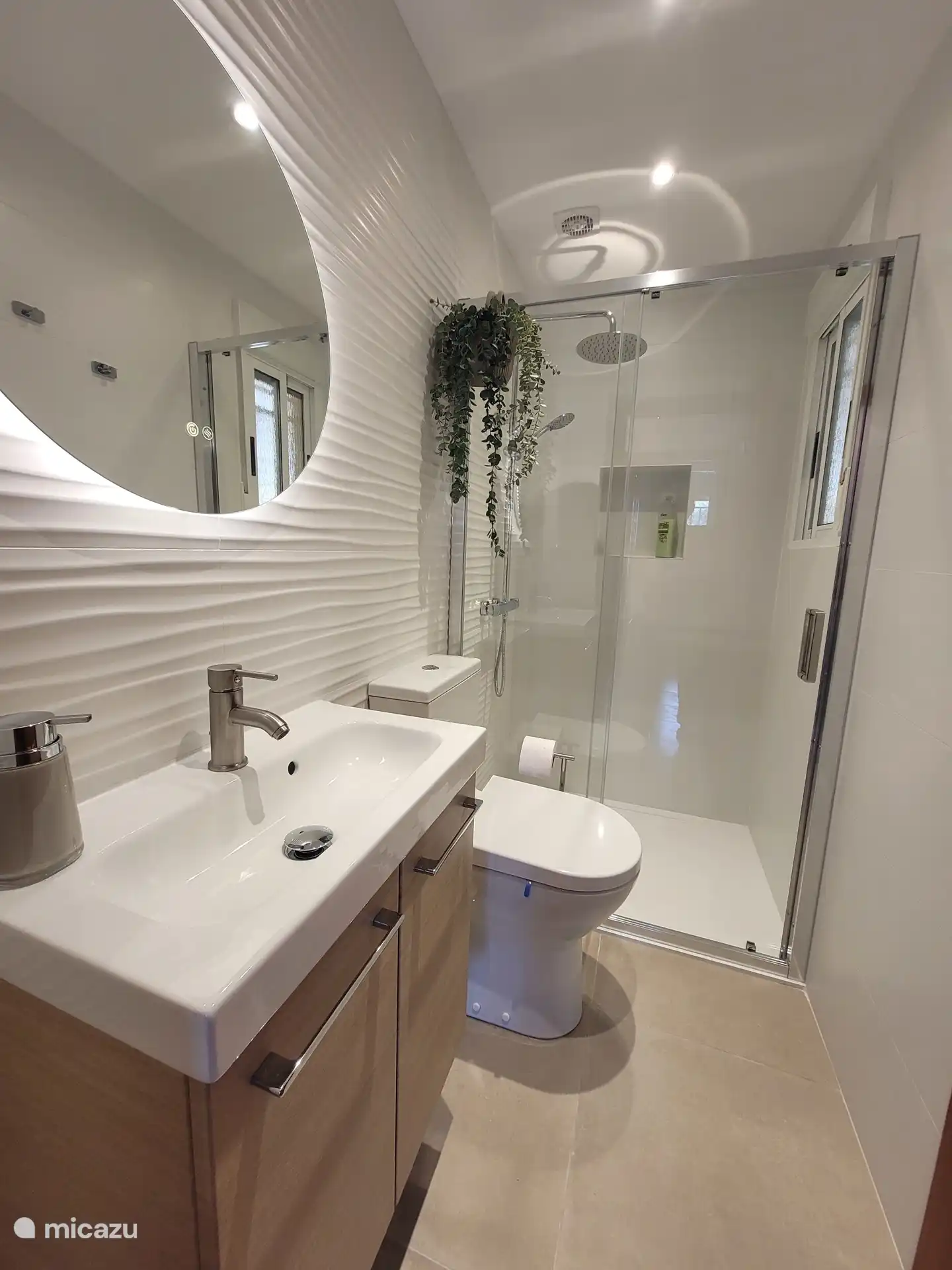 Gemeinschaftsbad für 2 Schlafzimmer