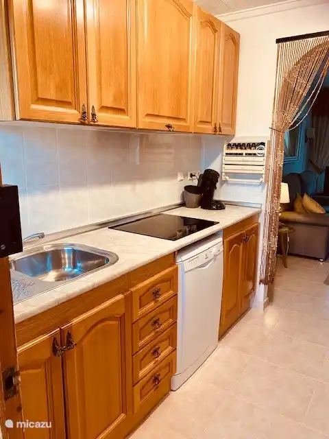 geräumige Küche, voll ausgestattet