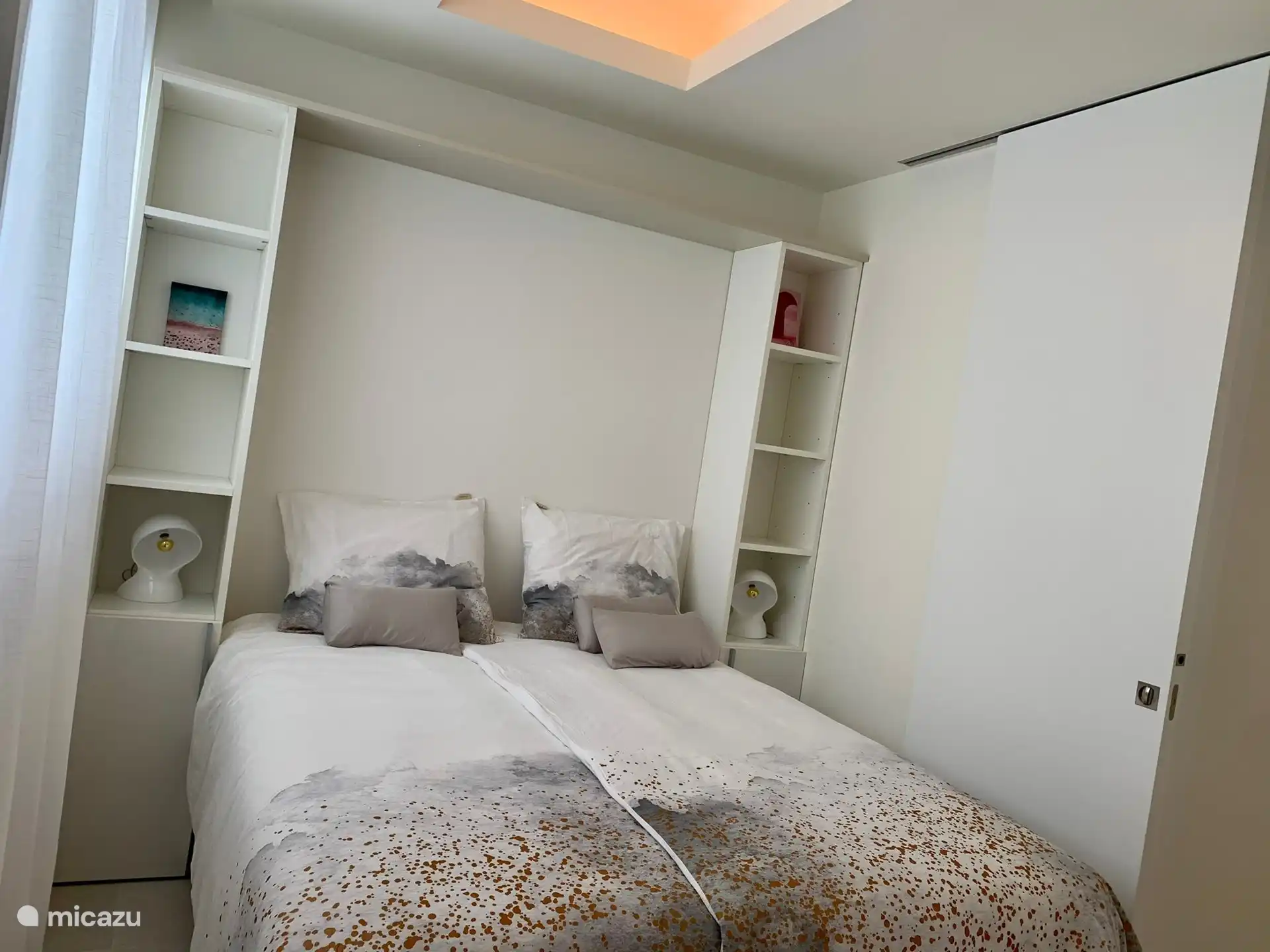 1&#186; dormitorio con camas de lujo