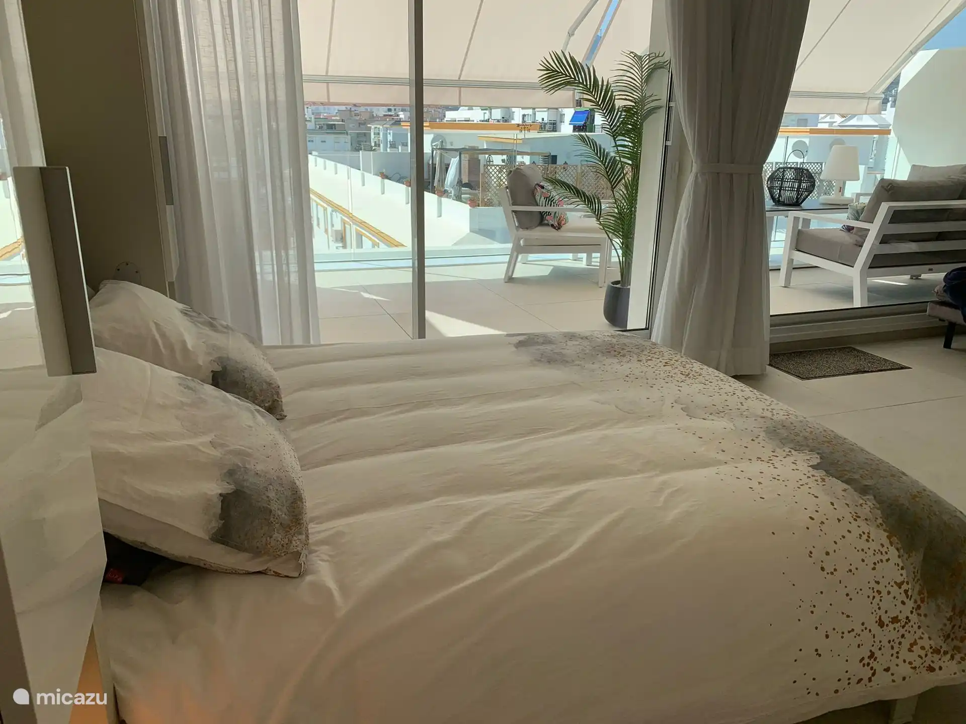 2&#186; dormitorio aqu&#237; con la pesada puerta corredera abierta