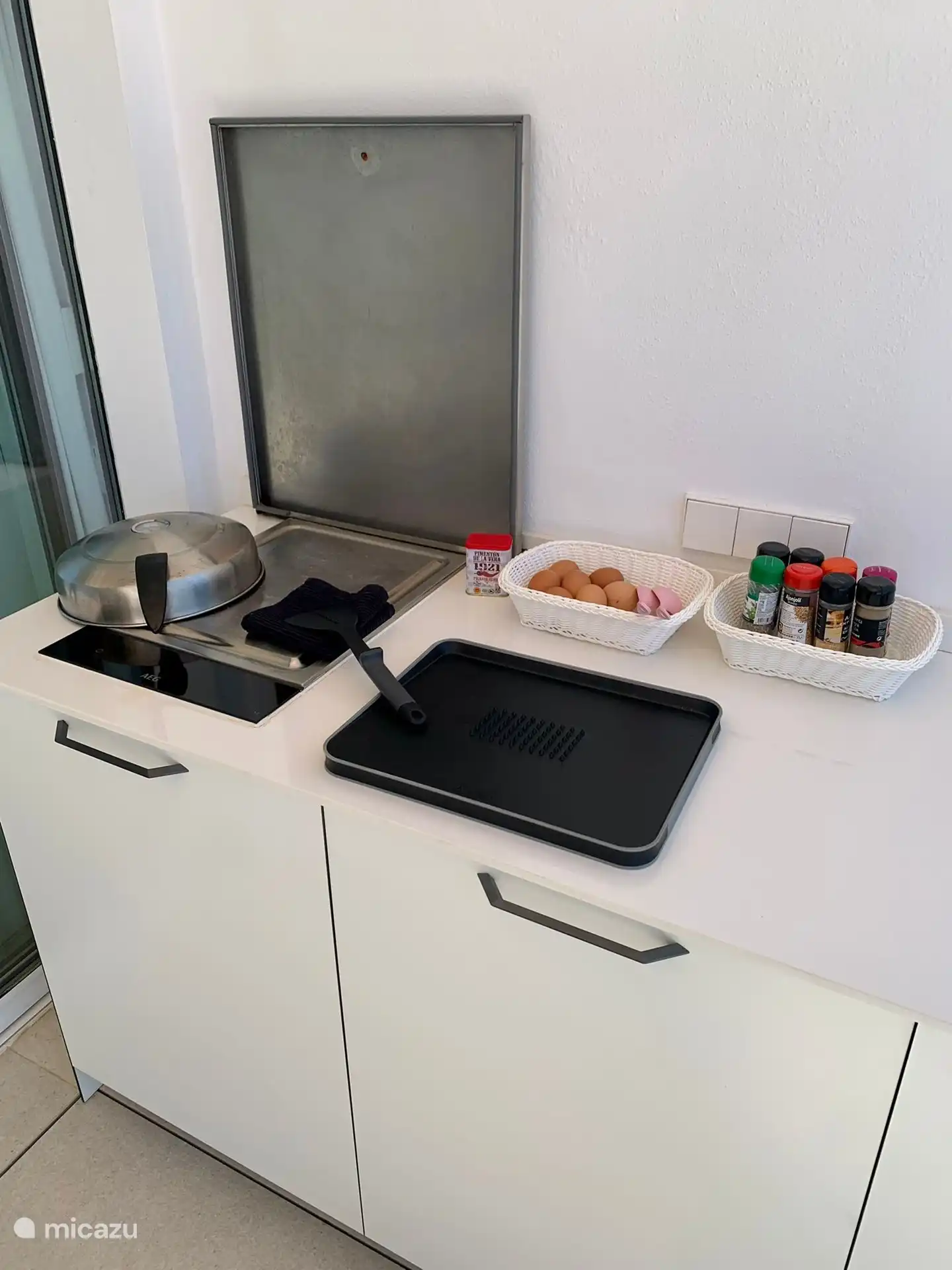 Delicioso huevo frito al aire libre para el desayuno