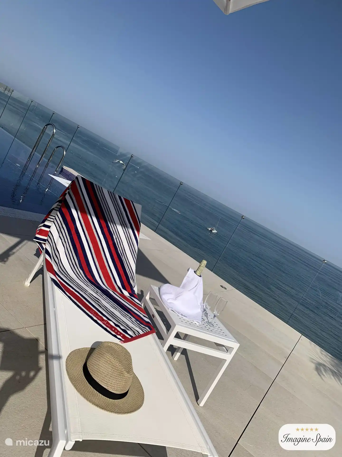 Imagina toallas espa&#241;olas en las tumbonas de lujo