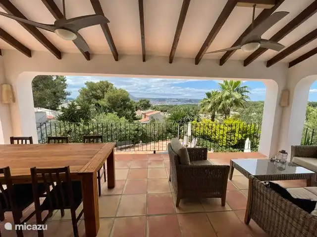 Naya avec une vue magnifique sur les collines et sur la baie de Javea