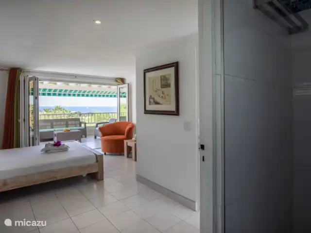 Station balnéaire de la baie de Piscadera 39 | Curaçao, Curaçao-Centre, Piscadera - bungalow Chambre parentale avec salle de bain attenante et vue mer