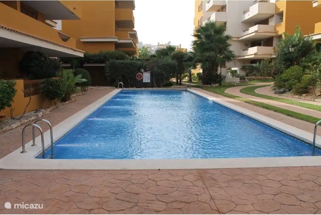 La piscine où vous pourrez faire vos longueurs. Est chauffé pendant les mois d’hiver.