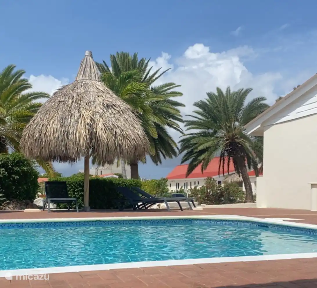 Piscina del resort a 70 metros, también con parte poco profunda para niños!