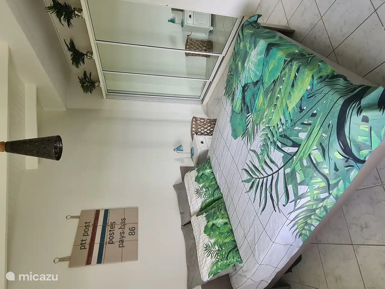 Amplio dormitorio con armario empotrado