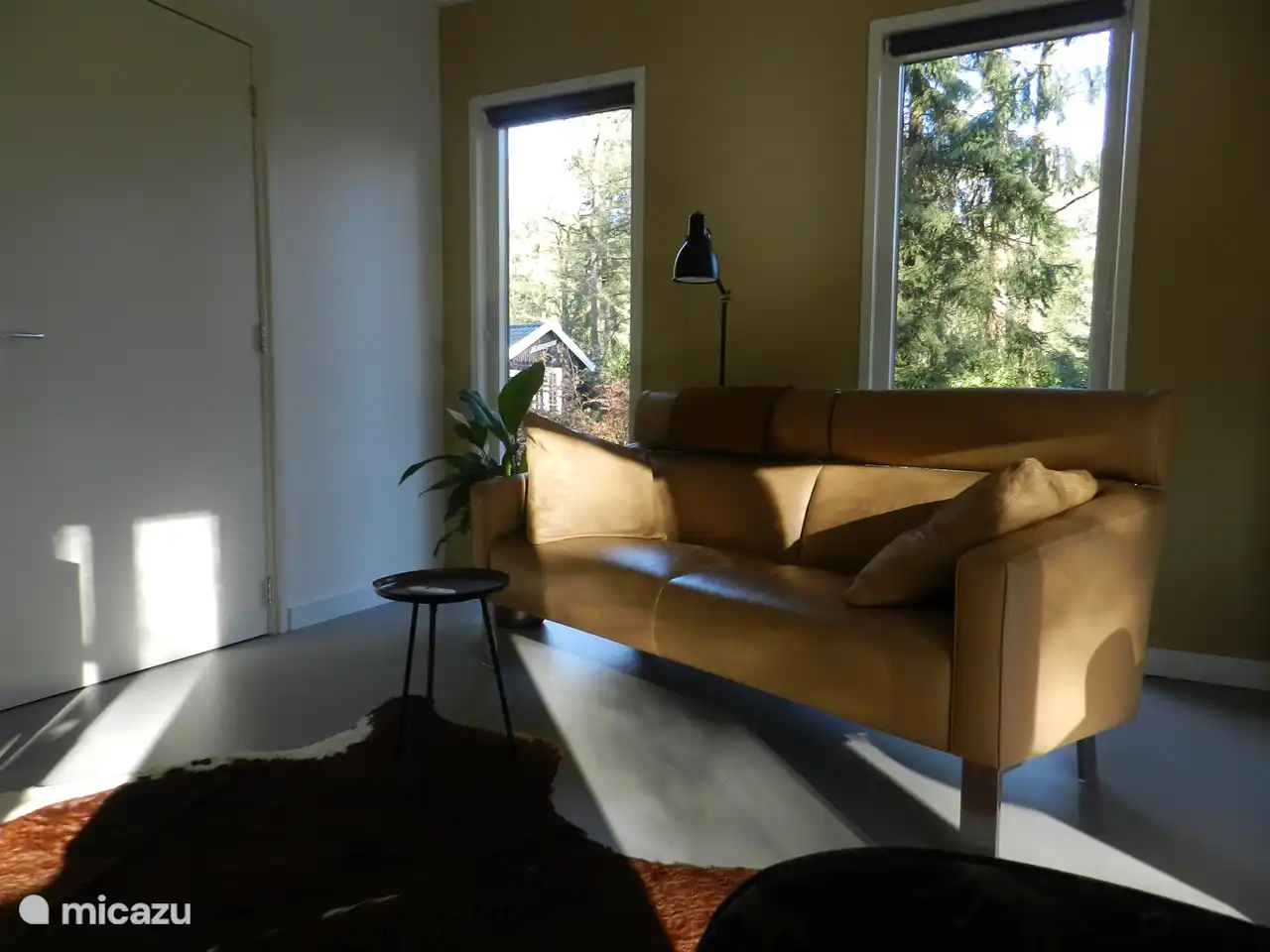 bequemes Sofa mit verstellbarer Kopfstütze