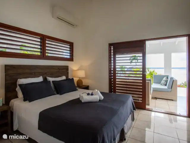 My Sunny Place | Curaçao, Banda Abou (ouest), Cas Abao - villa Chambre principale avec climatisation et vue mer.