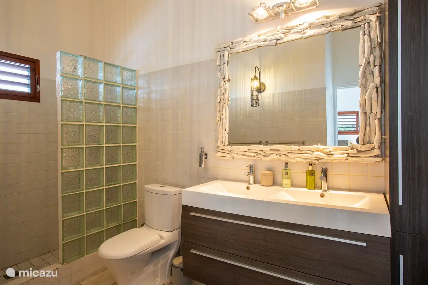 Hauptschlafzimmer mit privatem Badezimmer