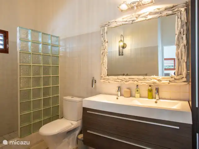 My Sunny Place | Curaçao, Banda Abou (ouest), Cas Abao - villa Chambre des maîtres avec salle de bain privée