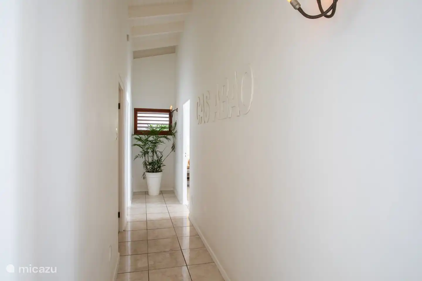 Korridor, wo sich alle 3 Schlafzimmer öffnen.